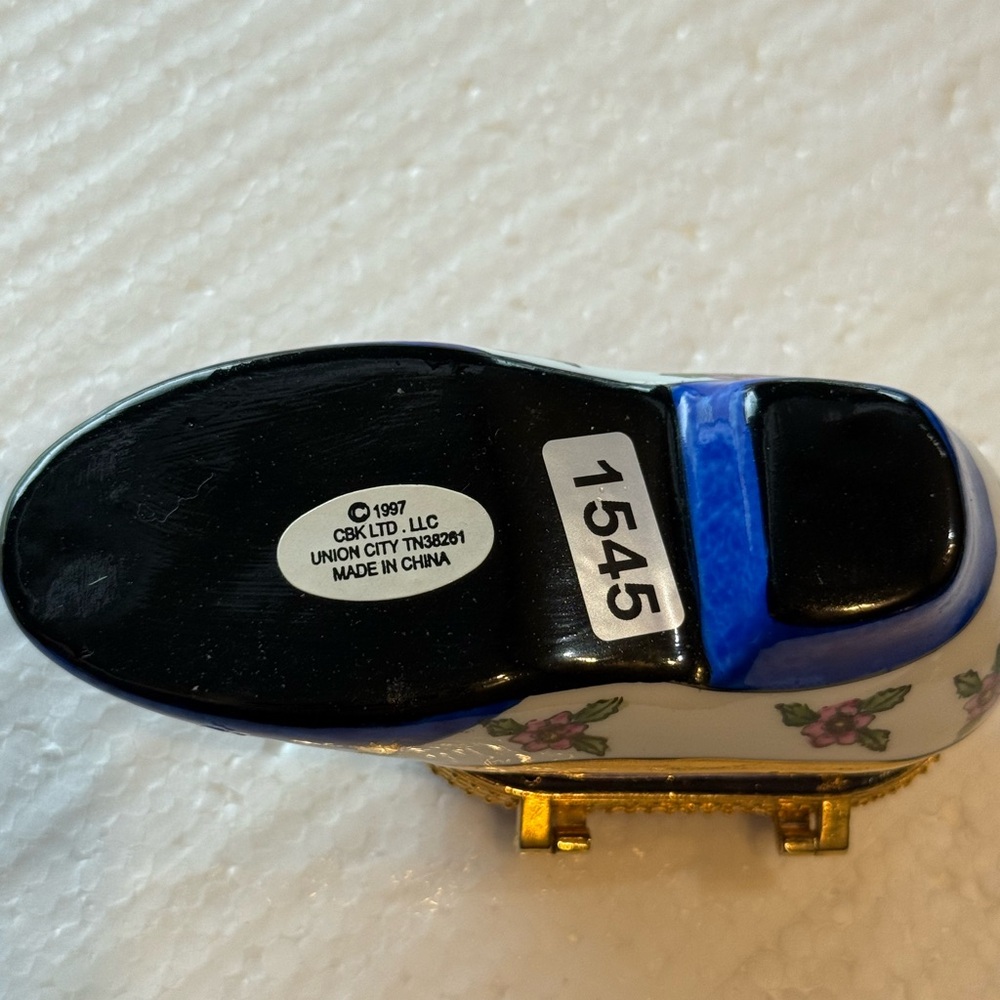 Vtg CBK Ceramic Blue And White Whimsical Shoe Trinket Box - Picture 7 of 8